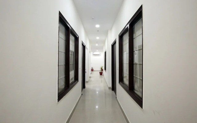 OYO 4856 Hotel The Benz