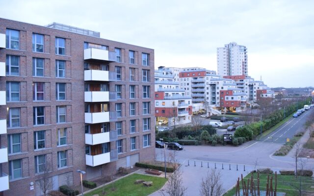 Modern 3 Bedroom Apartment Near City Airport