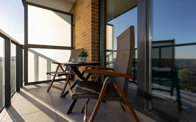 Warsaw Apartment Celownicza by Renters