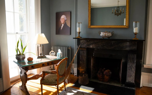 Cromwell Manor Inn