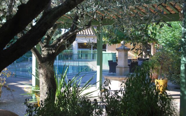 Logis Hotel Uzes Pont du Gard