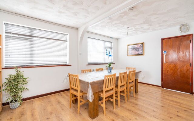 College Street Abode - Guest House