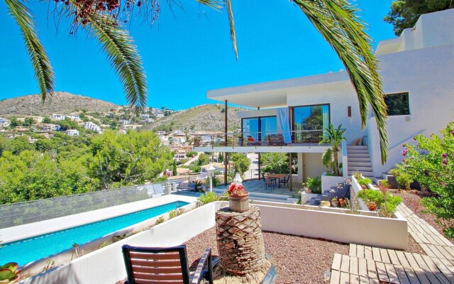 Laja - panoramic hillside holiday house in Moraira