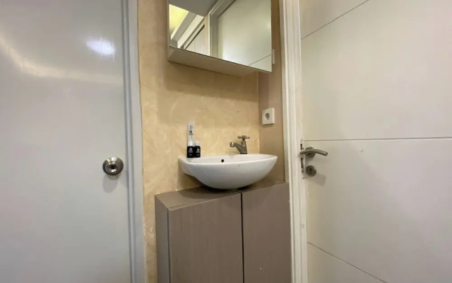 Well Designed And Warm 2Br At Bassura City Apartment