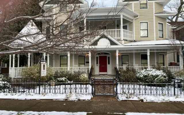 The 1425 Inn
