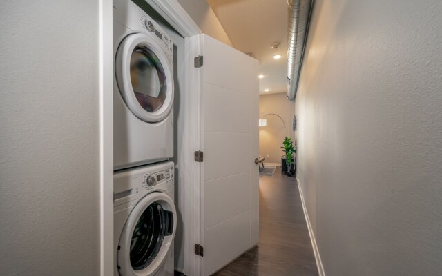 Des Moines Heavenly 1BD 1BA Downtown Apartment