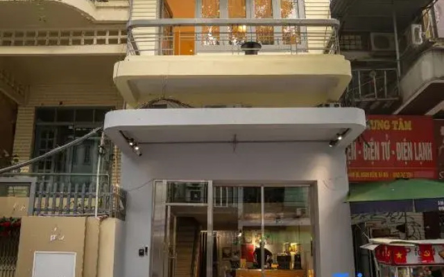 Ly Nam De Apartment – Walk to Railway Cafe