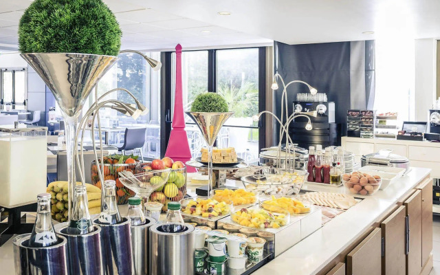 Отель Mercure Paris Centre Tour Eiffel 