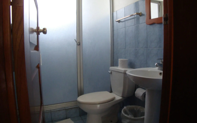 Hotel La Guaria Inn & Suites