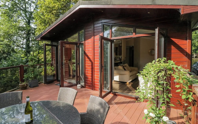 Tree House, Partial Lake Views