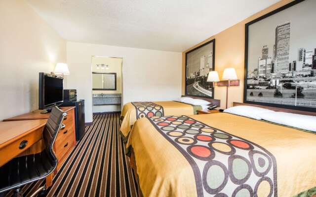 Super 8 by Wyndham Tulsa/Arpt/St Fairgrounds