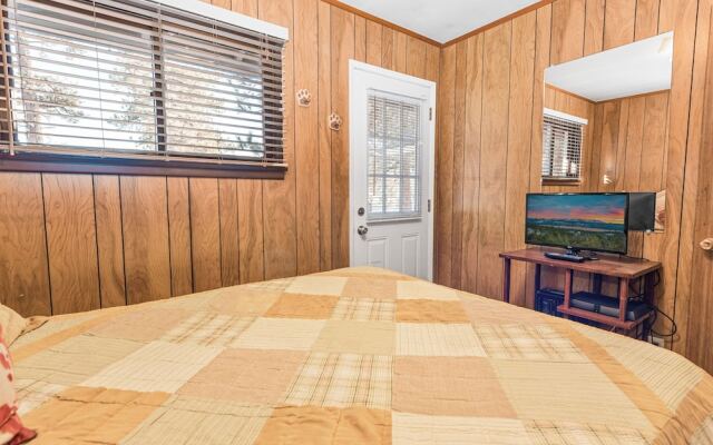 RedAwning Lakefront Retreat