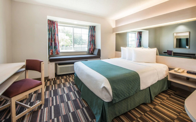 Microtel Inn & Suites by Wyndham Claremore