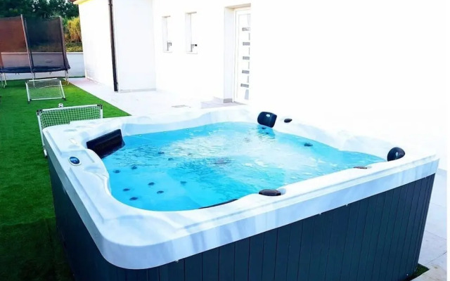 Villa Sabun Luxury Villa With Poo, Jacuzzi