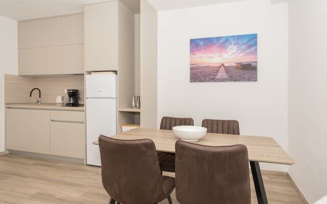 Makarska Beach Apartments Mara