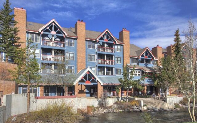 Bright Winter Stay W/skylight 2br/ba Short Stroll To Main St 2 Bedroom Condo by RedAwning