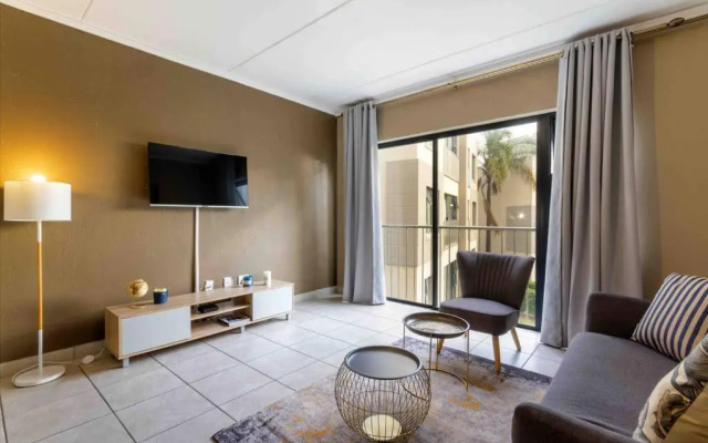 Lovely 2 bedroom apartment around Montecasino