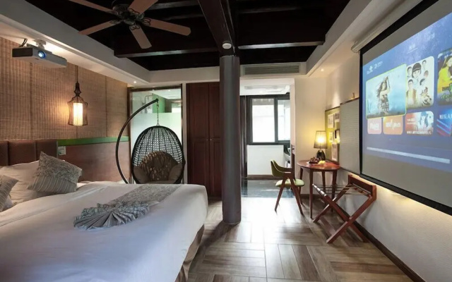 Yurong West Lake Cottage Resort