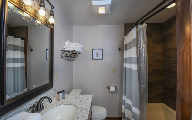 Hemlock Hideaway 6 Bedroom House