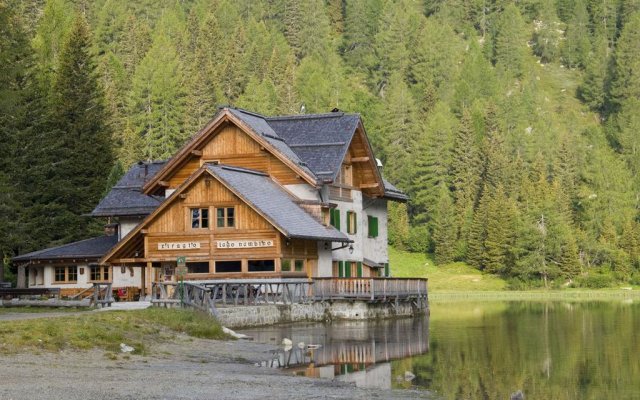 Rifugio Lago Nambino