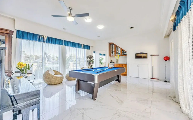 StayAU 6BR Deluxe Lakeview Point Cook