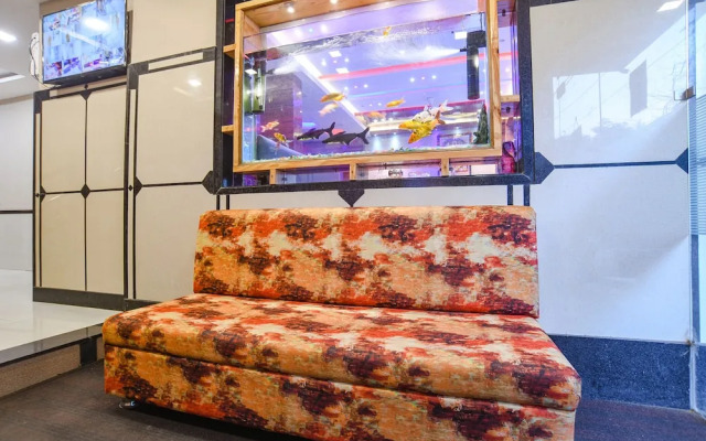 Fabhotel Royal Palace