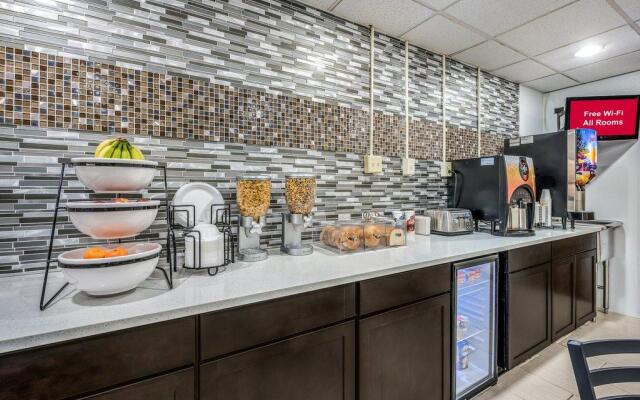 Red Roof Inn & Suites Wapakoneta