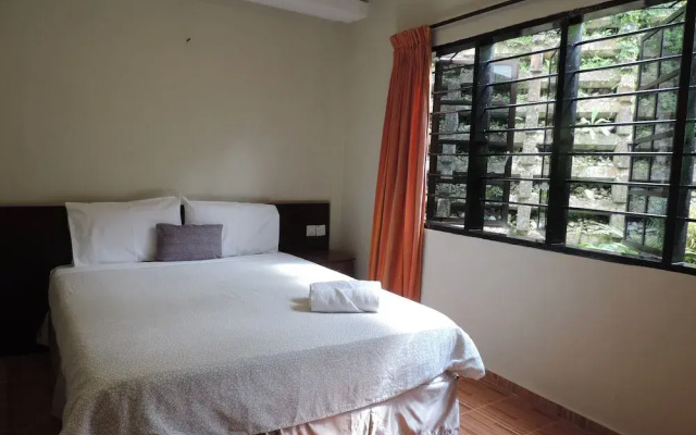 Cameronian Holiday Inn