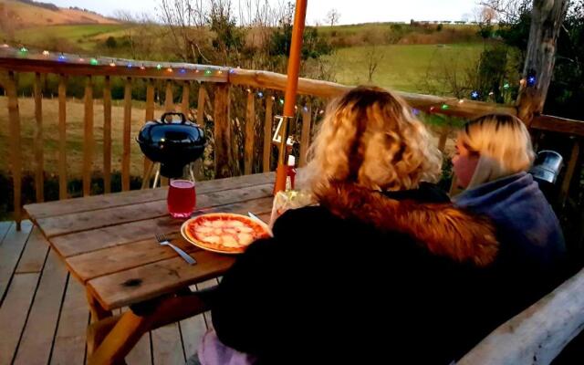 HOBLEY House Holiday