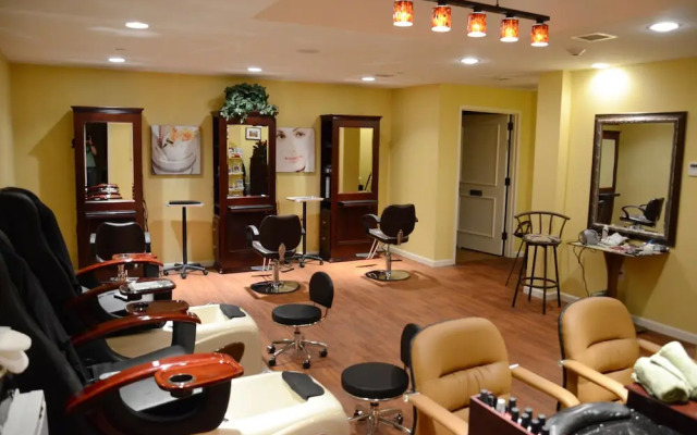 Bear Mountain Inn and Overlook Lodge