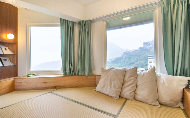 OwlStay Jiufen Green Ray