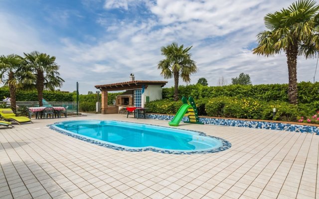Beautiful Holiday Home in Zelarino With Swimming Pool