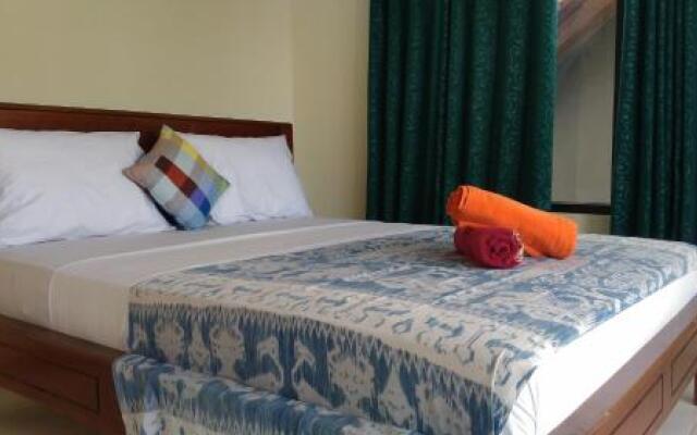 Warung Santa Fe and Bungalows