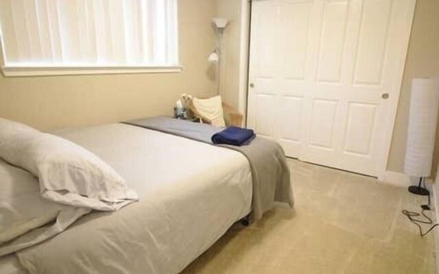 Furnished Washer & Dryer Near HWY 101