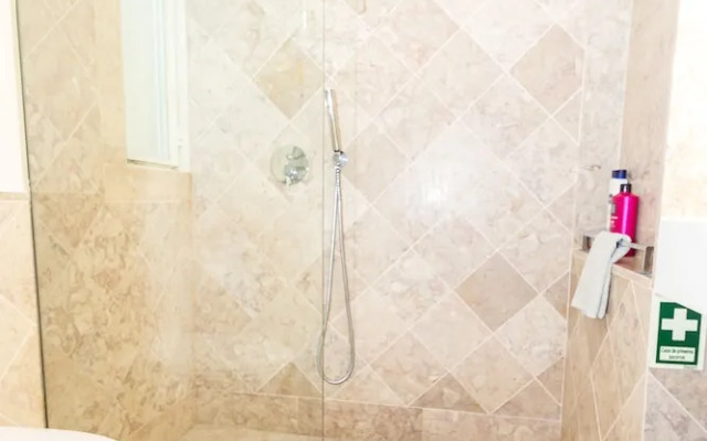 Guest H4U Flores Almada City center