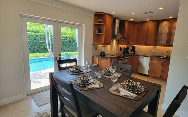 Shangri-la 3 Bedroom Home by RedAwning