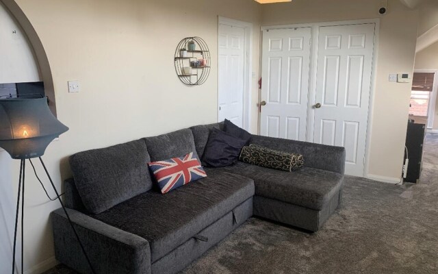 Entire Artistic Open-plan Top Floor Apartment