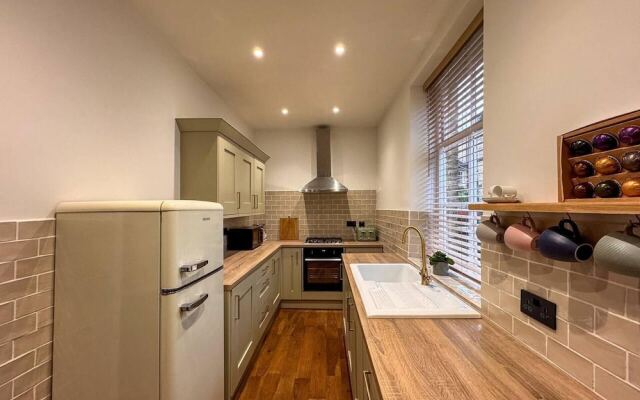 Captivating 3-bed Cottage in Saltaire