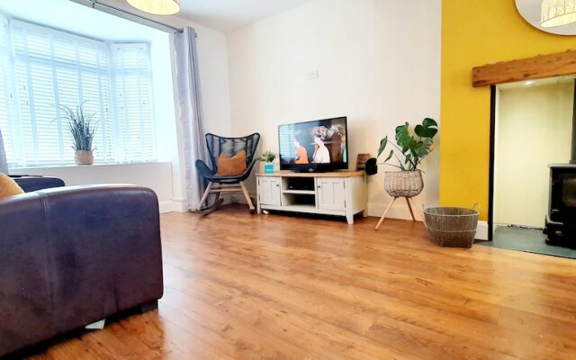 Lligwy House - Charming 3-bed House in Holyhead