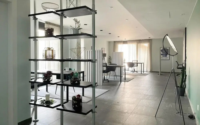 Icon H 406 Suite Business