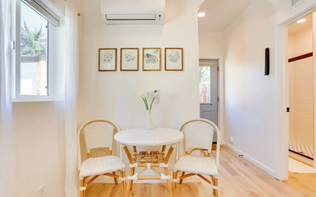 Centrally Located Studio 3 Mi From Downtown!