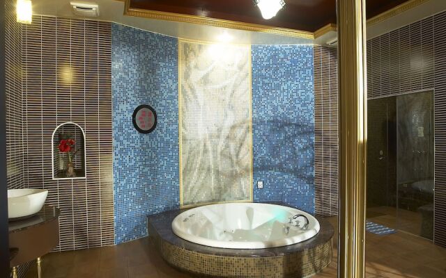 Royal Group Motel Nan Tse Branch