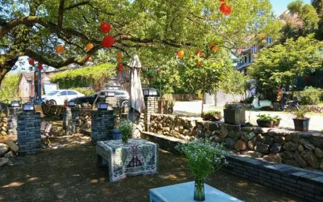 Fuyun Yizhan Hostel