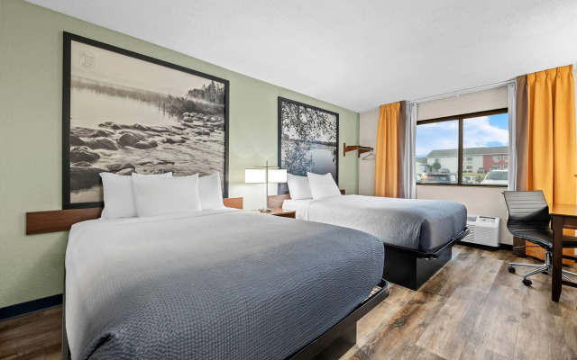 Super 8 by Wyndham Alexandria MN