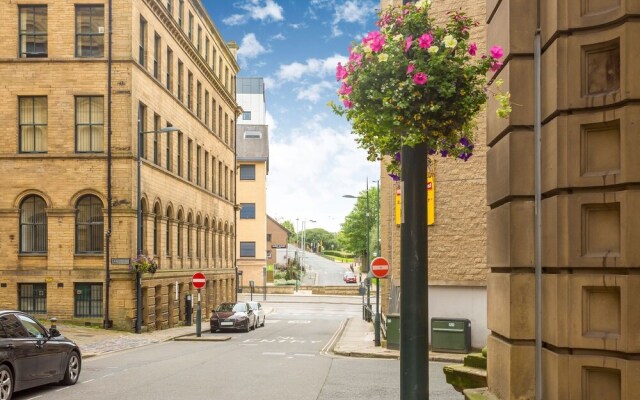 Snug Holiday Home in Bradford With Balcony