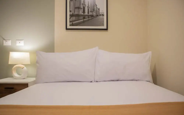 w Modern 2BR w Scenic Balcony Close to Kennedy Park