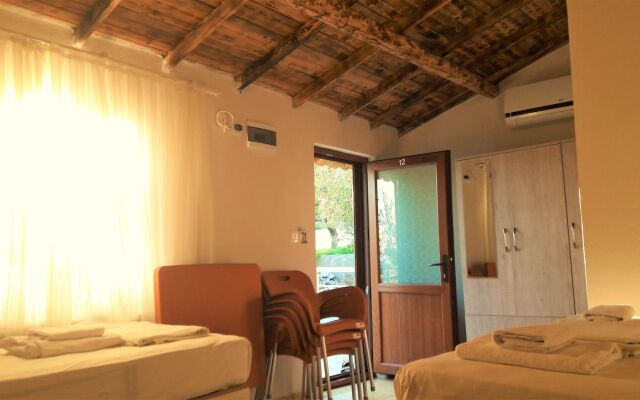 Assos Nazan Motel Restoran Beach