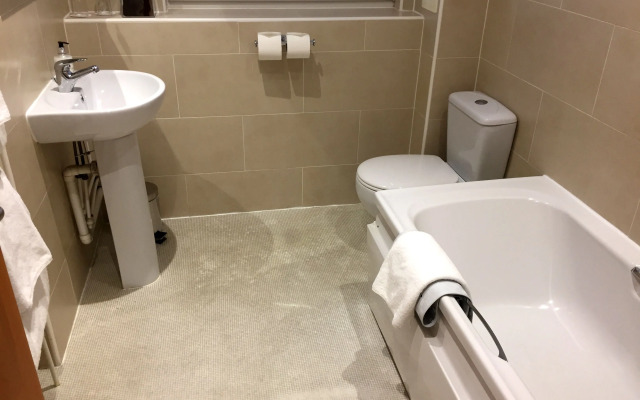 Fountain Court Harris Apartments