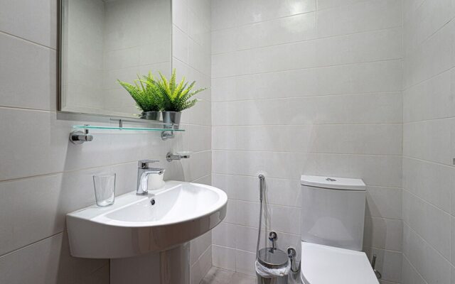 Bright 2BR by Burj Khalifa-gym/pool by Belvilla