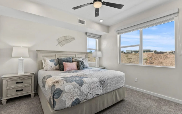 Dreamy Lagoon 2 Bedroom Condo